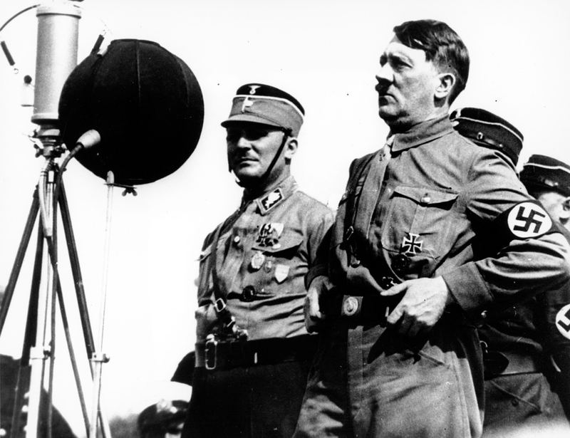 Illustration for article titled Hitler no está en la Luna ni huyó a Argentina: el primer estudio de sus restos confirma que murió en el búnker en 1945